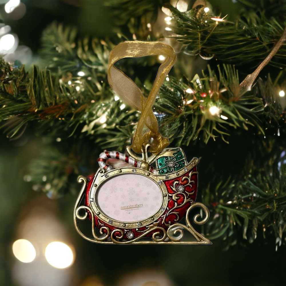 Vintage Metal Christmas Holiday sleigh picture frame ornament by Aaron Brothers